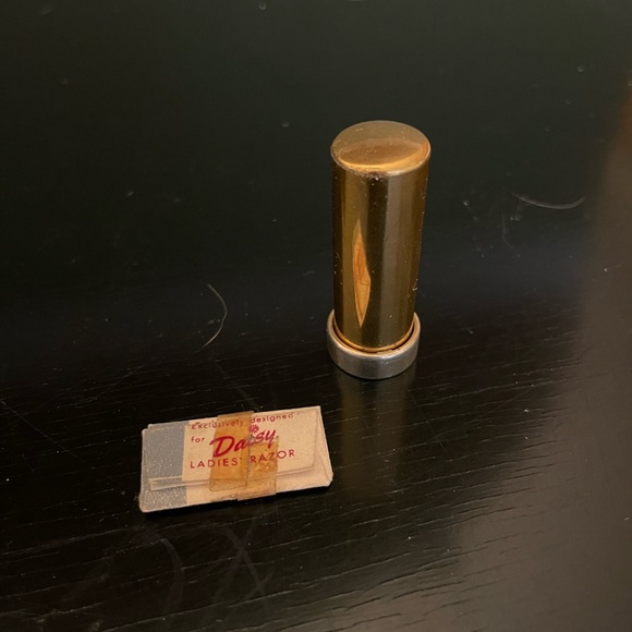 Daisy Gold and Silver Ladies Razor - Picture 1 of 6